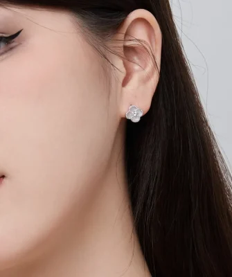 High Quality Trending Design 925 Sterling Silver Black Clover Earrings Jewelry Women Diamond Cubic Zirconia Earring Manufacturer