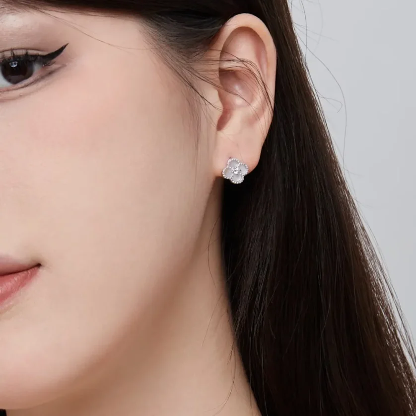 High Quality Trending Design 925 Sterling Silver Black Clover Earrings Jewelry Women Diamond Cubic Zirconia Earring Manufacturer